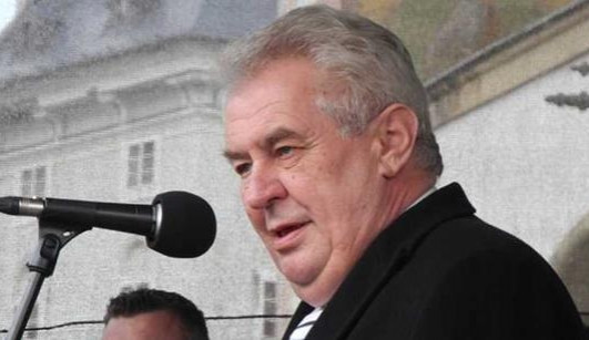 Schwarzenberg: Zeman by měl strávit měsíc ve vězení v Íránu