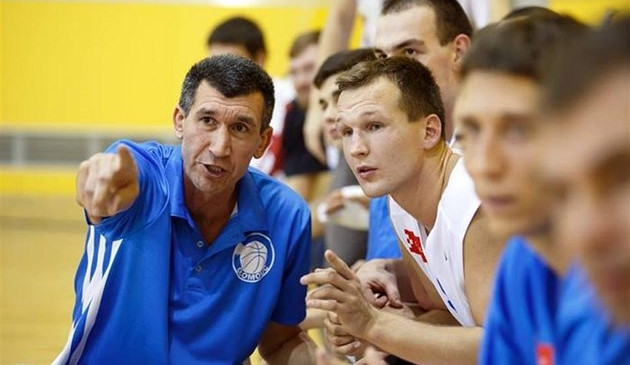 V příští sezoně budeme silnější, věří basketbalový trenér Pekárek