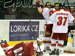 Mora se posouvá do čela barážové tabulky, porazila i Slavii