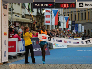 Na olomouckém půlmaratonu se opět utká Wilson Kipsang a jeho tehdejší vodič Geoffrey Ronoh