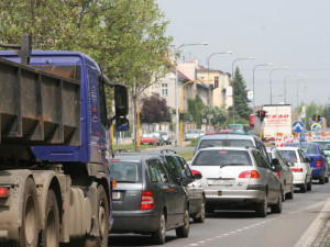 Radnice se chce nadobro vypořádat s kamiony v centru. Kam všude nebudou moci?