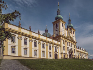 Prostranství před bazilikou na Svatém Kopečku ponese jméno Jana Pavla II.