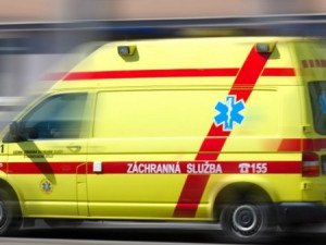 Policisté zachránili na poslední chvíli z hořící koupelny mladého muže