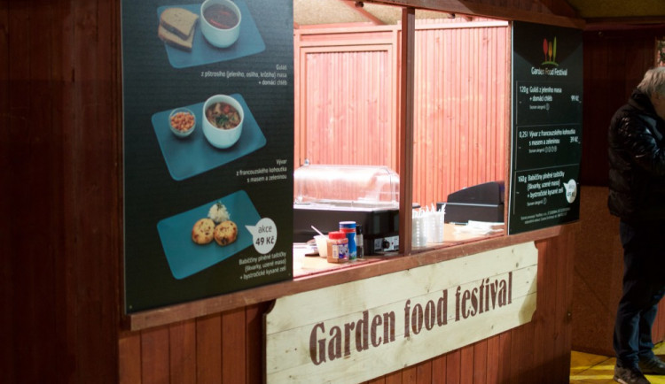 Garden Food Festival i v zimě? Proč ne, na Dolním náměstí si můžete dát třeba pštrosí guláš