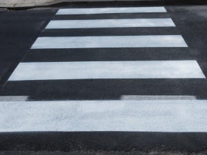 Dnes ráno srazilo auto na přechodu dvě malé děti, jako zázrakem neutrpěly žádná zranění