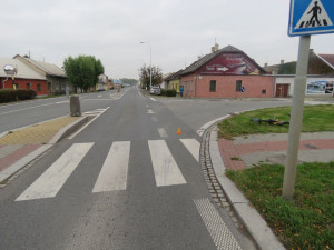 Řidič na Chválkovické svou jízdou ohrozil cyklistu, ten se při pádu zranil. Policie hledá svědky nehody