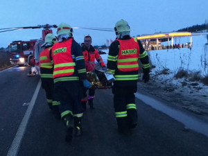 VIDEO: U Krčmaně se srazila dvě auta, na místě zůstali čtyři zranění