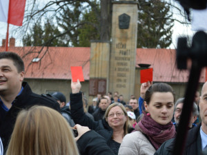 FOTO: Návštěva prezidenta v Hněvotíně potěšila všechny místní kromě dvou odpůrců