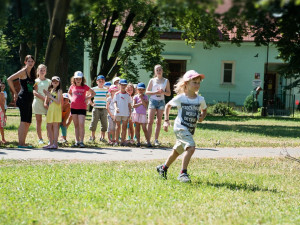 Máte poslední možnost přihlásit své ratolesti na letní vědecký tábor. Uzávěrka je ve středu