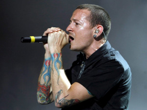 Tragická zpráva pro všechny fanoušky Linkin Park. Frontman skupiny spáchal sebevraždu