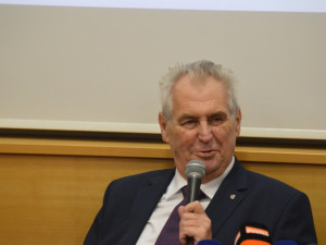 FOTOGALERIE: Zeman přijel do Olomouce. Vládu se podle něj podaří sestavit ve druhém kole