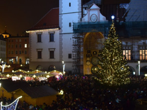 FOTOGALERIE: Už svítí! Horní náměstí rozjasnila Střelka