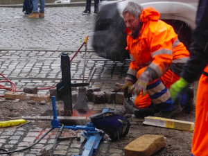 AKTUÁLNĚ: Přes centrum nejedou tramvaje, důvodem je poškozená kolej u kostela sv. Mořice