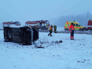 FOTO: Řidiče trápí sníh. Policie v kraji od rána řešila už přes dvacet dopravních nehod