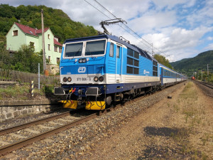 Dveře jsem za sebou zavřel, řekl poslední nastupující do vlaku, z něhož za jízdy vypadlo dítě