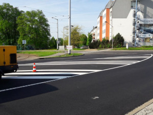 VIDEO: Na Třídě Míru se jezdí po novém asfaltu