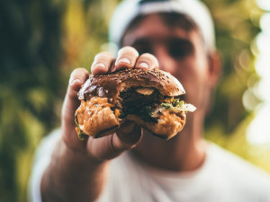 Jedlík utíkal z restaurací v Olomouckém kraji bez placení, hrozí mu až tři roky ve vězení