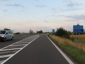 Policie pátrá po řidiči dodávky bílé barvy. Srazil cyklistu a z místa nehody ujel