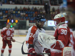 Kohouti v Třinci prohrávali 0:2, nakonec domů vezou tři body za vítězství 3:2