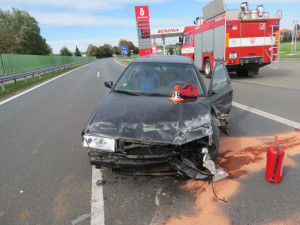 Řidiče přemohla u Mohelnice únava a havaroval. V autě s ním jela žena a dítě