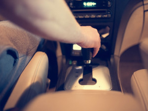 Cizinec řidil bez řidičáku. Policie mu zabavila auto