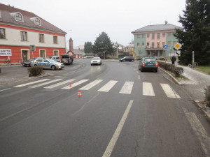 Cyklista nedal znamení při odbočování a srazilo ho auto. Lehce se zranil a dostal pokutu