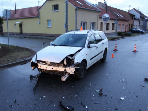 Senior nedal na křižovatce přednost v jízdě a naboural. Způsobil tak škodu za 40 tisíc korun