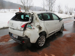 Řidič jel příliš rychle, dostal smyk a způsobil škodu za sto padesát tisíc