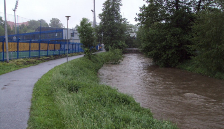 Meteorologové varují před vydatným deštěm, od středy platí povodňová pohotovost