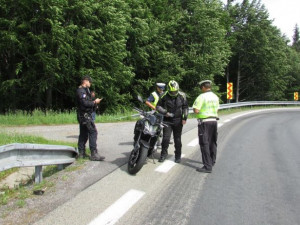 FOTO: Policisté se na Červenohorském sedle zaměřili na neukázněné motorkáře