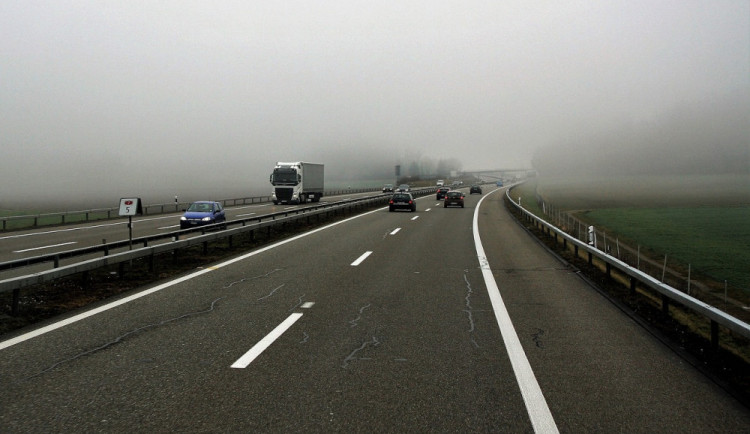 Řidič kamionu s třemi promile v krvi, který havaroval na dálnici u Prostějova, byl obžalován