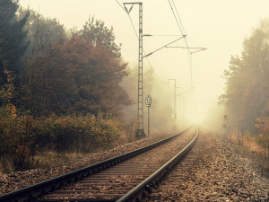 Mladého cyklistu na přejezdu v Postřelmově srazil rychlík. Mladík srážku nepřežil