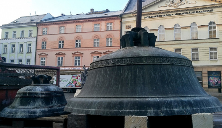 Cymbály po staletích opouštějí olomouckou radnici, projdou péčí restaurátorů