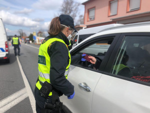 Tři čtvrtiny Čechů považují opatření proti šíření koronaviru za adekvátní