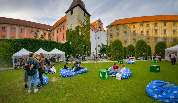 Mladí nadaní umělci se představí na festivalu St-Art na konviktu. Univerzita spojila síly se středoškoláky