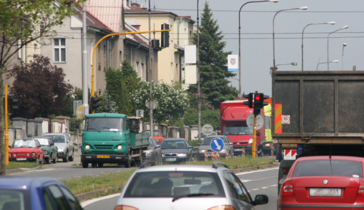 Čtyři frekventované křižovatky projdou modernizací. Práce na chytrém řízení provozu začínají už v pondělí