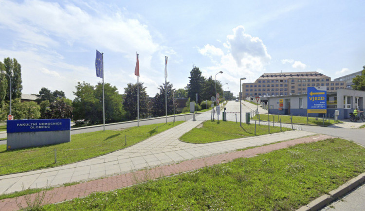 Klinika plicních nemocí FN Olomouc hlásí zákaz návštěv, důvodem je rostoucí počet nákaz covid-19