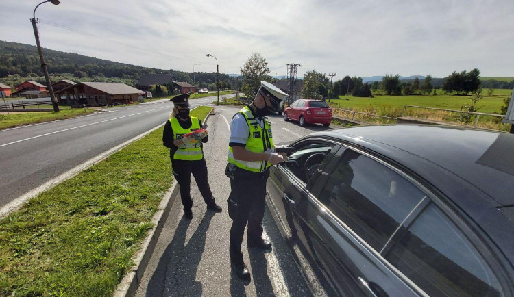 Policisté Olomouckého kraje se zapojili do dopravně informační kampaně. Je zaměřená hlavně na zahraniční řidiče