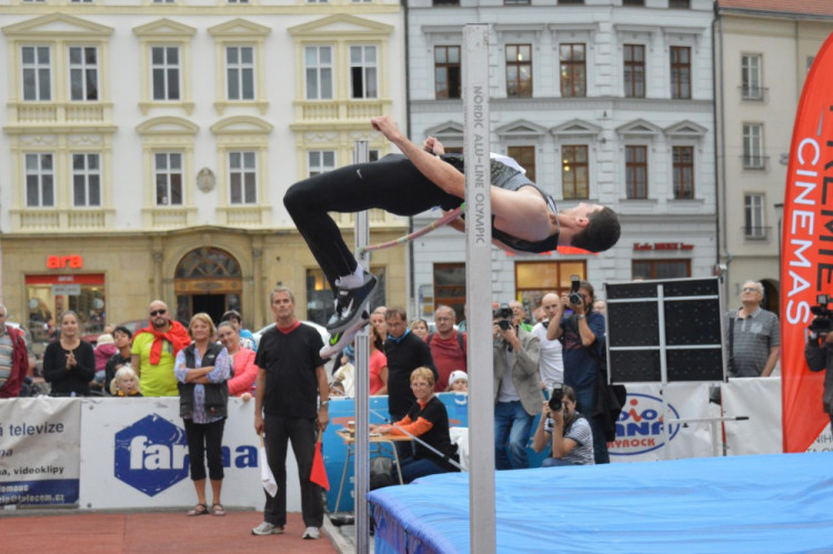 FOTOGALERIE: Dvanáctý ročník Hanácké laťky na Horním náměstí tentokrát Bába nevyhrál