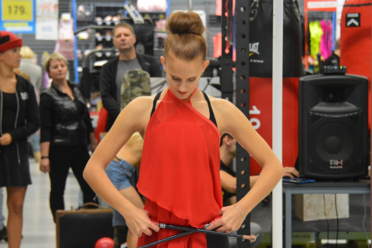 FOTOGALERIE: Decathlon v sobotu ožil tancem. K vidění byl pole dance i taneční workshop