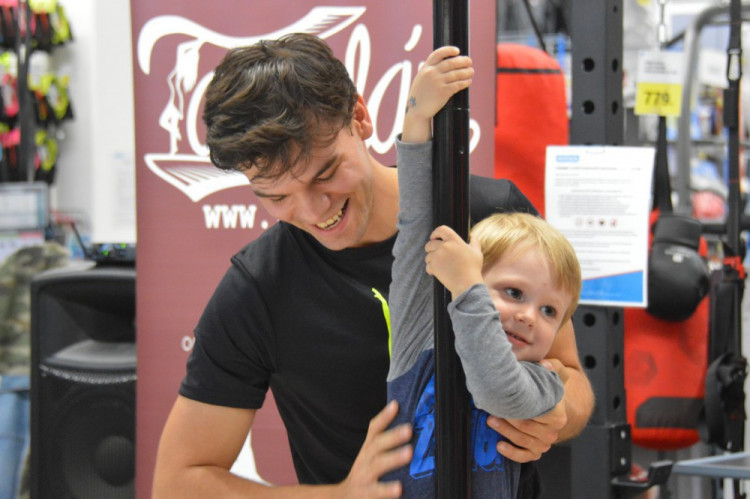 FOTOGALERIE: Decathlon v sobotu ožil tancem. K vidění byl pole dance i taneční workshop