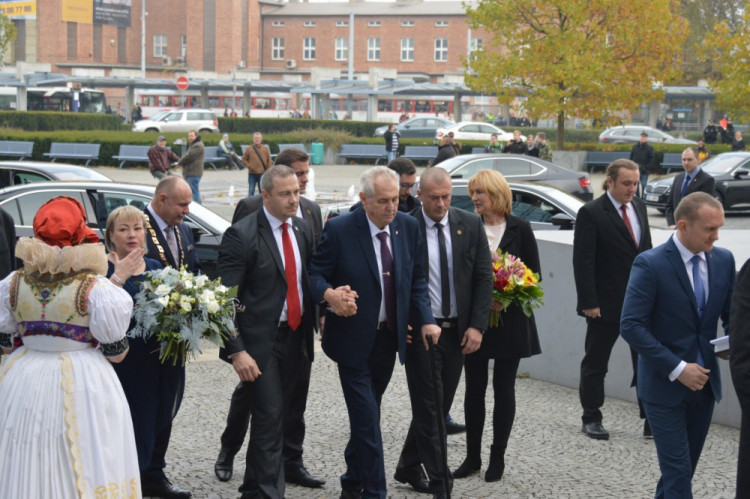 FOTOGALERIE: Zeman přijel do Olomouce. Vládu se podle něj podaří sestavit ve druhém kole