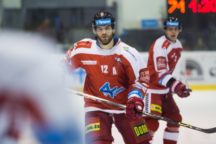 FOTOGALERIE: Braňo Konrád si připsal šestou nulu. Mora smetla Třinec 4:0