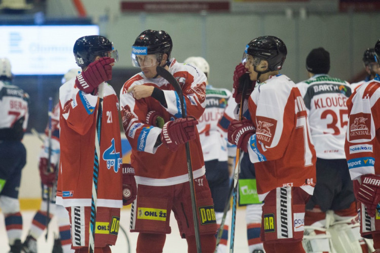 Naděje na play-off žije! Kohouti vyprovodili ze svého ledu Pardubice pěti góly