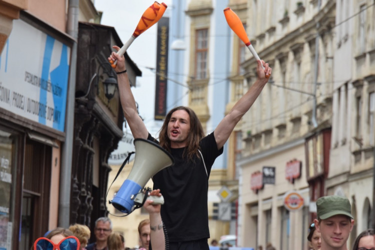 David Koller byl na Horním náměstí korunován králem letošního majálesu