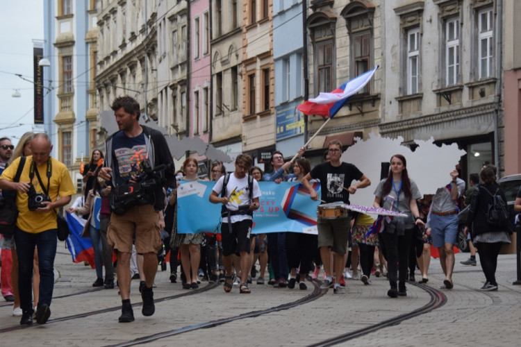 David Koller byl na Horním náměstí korunován králem letošního majálesu