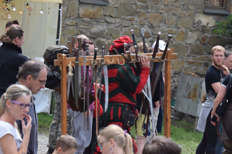 FOTOGALERIE: Středověká společnost ovládla Helfštýn. Podívejte se na fotky z prvního dne festivalu