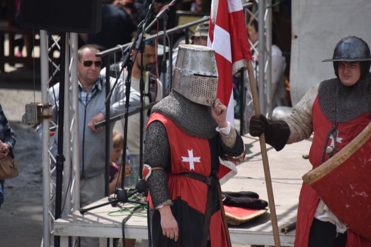 FOTOGALERIE: Středověká společnost ovládla Helfštýn. Podívejte se na fotky z prvního dne festivalu