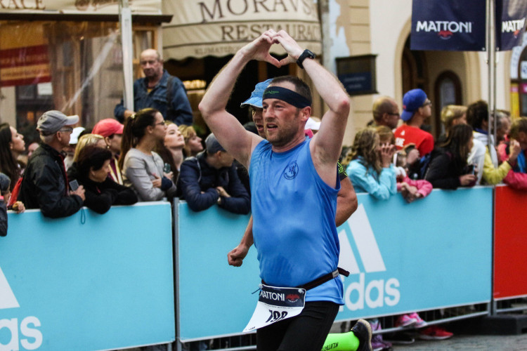 Každý z běžců je vítěz! Podívejte se na fotky ze včerejšího půlmaratonu