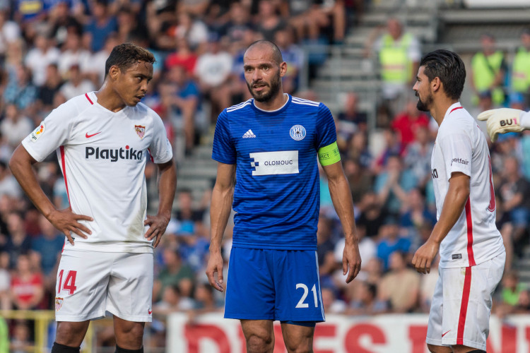 FOTOGALERIE: Celý stadion jim tleskal vestoje. Sigma ukázala, že vyhrát proti Seville není nemožné